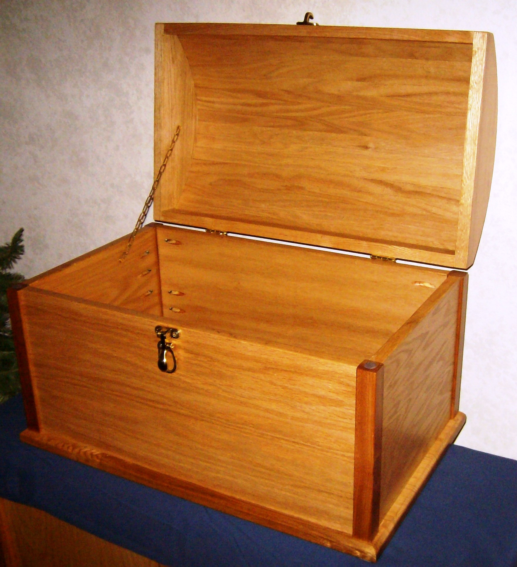 toy box treasure chest